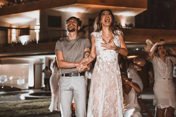 Saulo Poncio revela nome do bebê que espera com Gabi Brandt