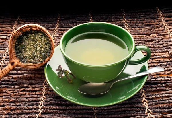 Descubra chá antioxidante perfeito para secar a barriga e rejuvenescer