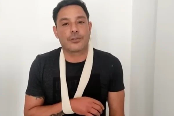 Box estoura em cima de Vavá, do Karametade, e cantor mostra ferimentos
