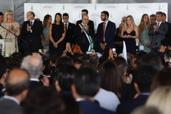 Após assumir GDF, Ibaneis Rocha empossa 29 secretários de estado