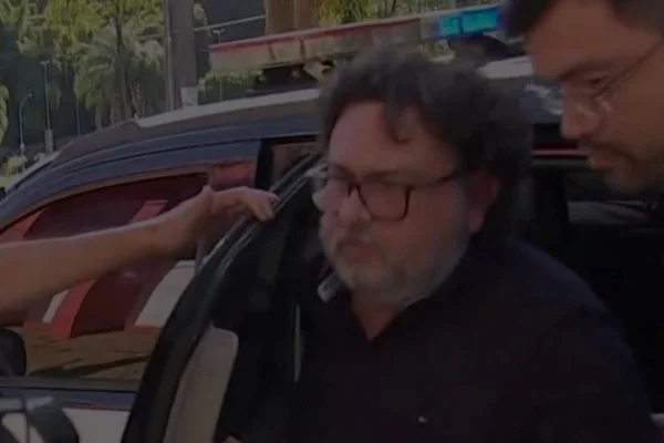 Empresário Adriano Domingues da Costa, preso após atirar contra carro em rodovia - Metrópoles