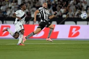 Botafogo e Vasco jogando em São Januário