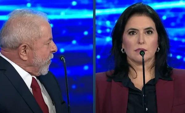 Lula é alertado a pronunciar o nome de Simone Tebet corretamente
