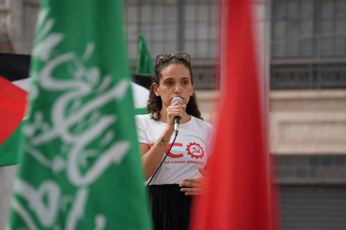 Izadora Dias discursa em ato pelo Dia Internacional das Mulheres Izadora Dias discursa em ato pelo Dia Internacional das Mulheres