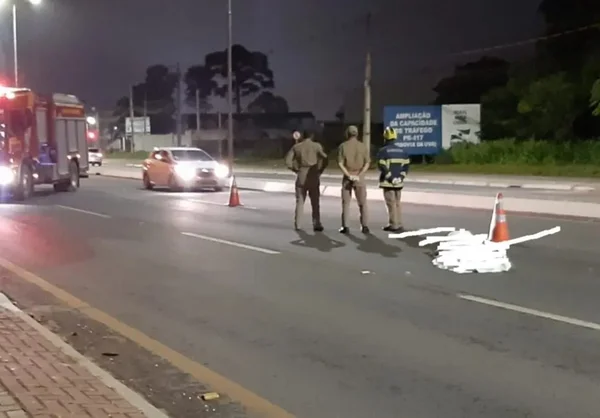 Homem morre atropelado ao tentar atravessar rua em Curitiba