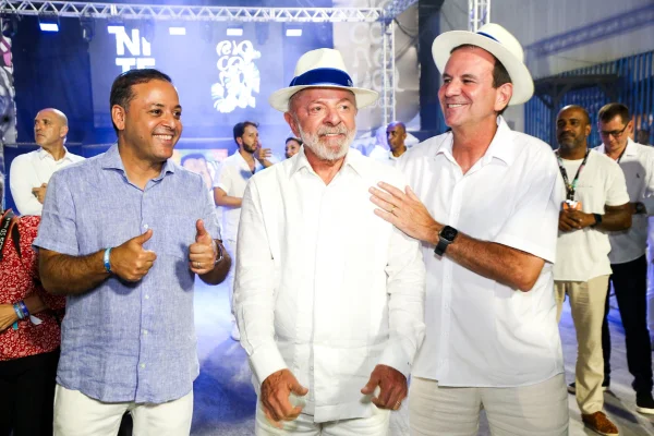 Imagem colorida do presidente Lula e o prefeito do Rio, Eduardo Paes