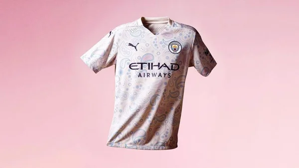 Pijamão? Toalha? Papel higiênico? As reações à 3ª camisa do Manchester City