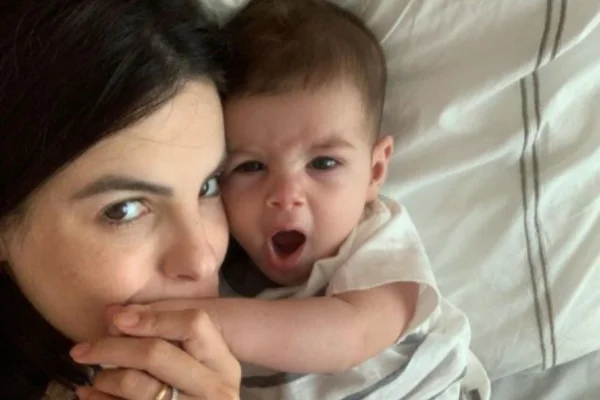 Stefany Brito se declara ao filho