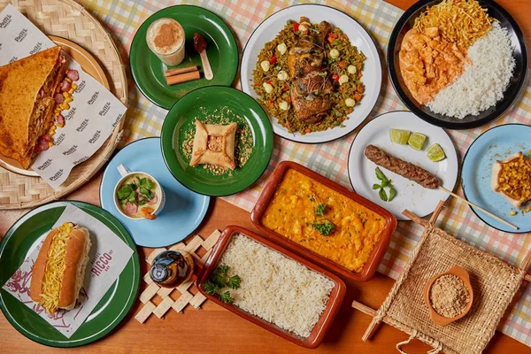 Na foto, comidas típicas de festa junina - Metrópoles