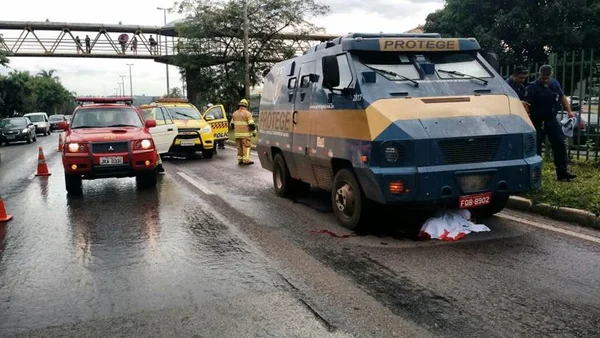 Homem atropelado por carro-forte morre na Candangolândia