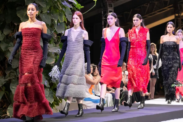 catwalk desfile - metrópoles