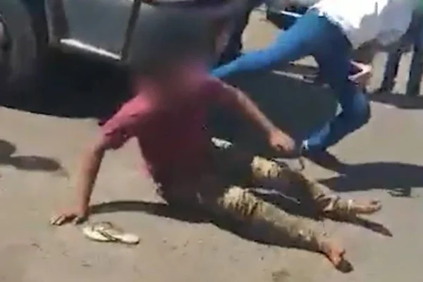 Vídeo. Ladrão apanha em estacionamento no centro de Brasília