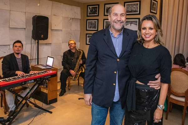 Roberto Peres e Vanessa Lemos lançam projeto Piantella Jazz Night