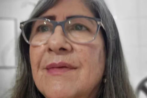 Foto colorida da delegada aposentada Suely Márcia Giron de Paula - Metrópoles