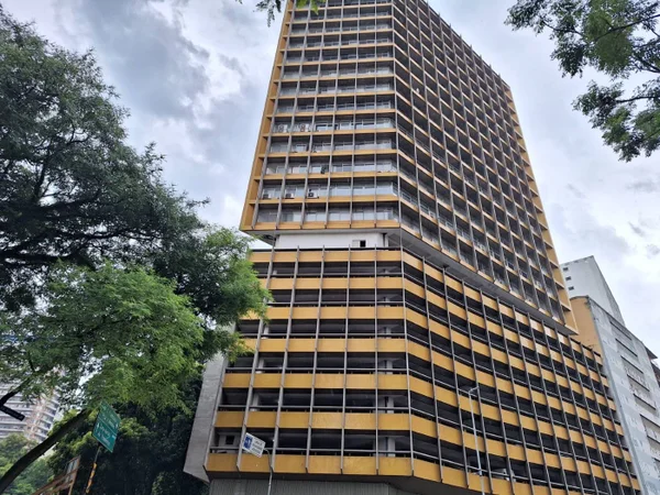 foto colorida do Edifício Joelma nos dias de hoje: incêndio no local em 1974 deixou 187 mortos; oto feita no dia em que a tragédia completou 50 anos - Metrópoles