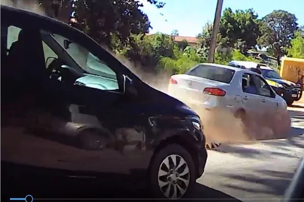 Vídeo: motorista bêbado e sem CNH provoca acidente em blitz da PRF