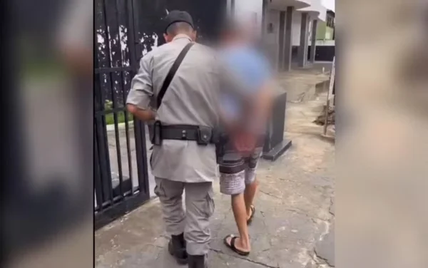 Imagem colorida de pai sendo preso após suspeita de estuprar a filha - Metrópoles
