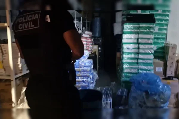 A maioria dos produtos comprados a preços abaixo do mercado eram cosméticos, revendidos em um comércio localizado em Santa Maria, gerando significativa margem de lucro.