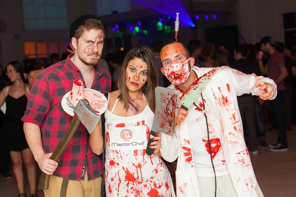 Balada fervida antecipa noite de Halloween com fantasias caprichadas e muita diversão
