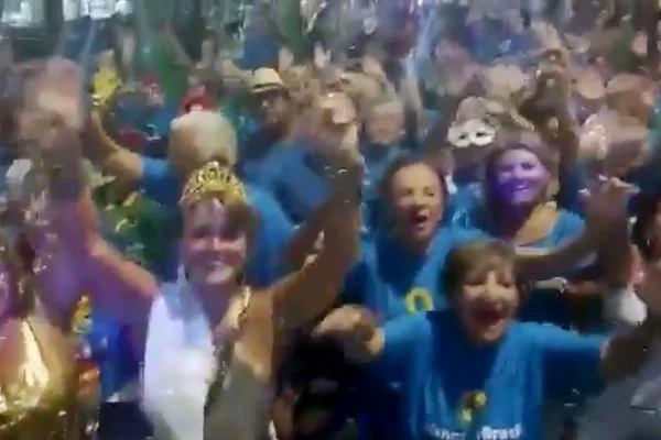 Carnaval: para rebater críticas, Bolsonaro posta “bloco Aliança”