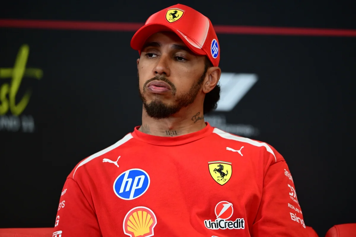 Lewis Hamilton posa com Vini Jr., mas ignora Virginia e gera reações - imagem 2 Lewis Hamilton posa com Vini Jr., mas ignora Virginia e gera reações - imagem 2
