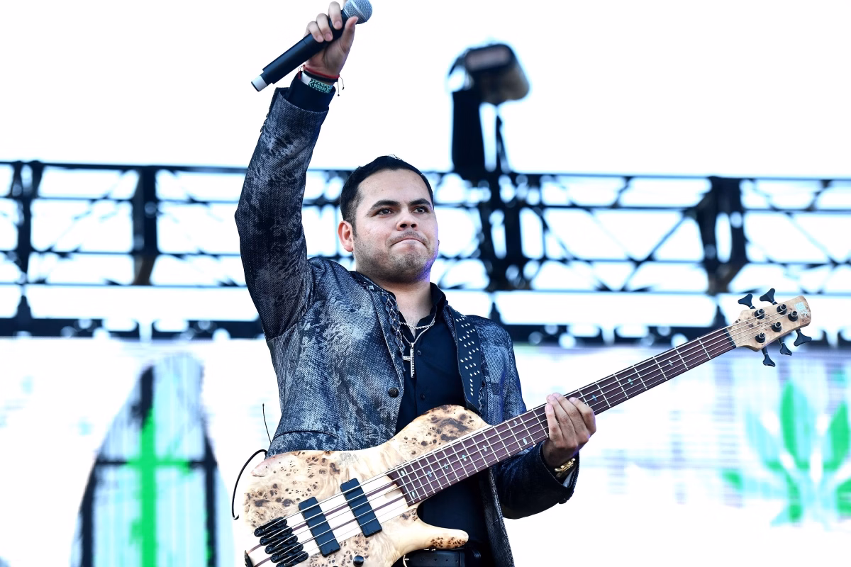 o cantor mexicano Ernesto Barajas em show na Califórnia (EUA) em 2018