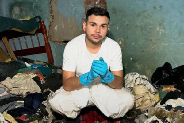 Jovem faxineiro viraliza ao limpar casas de acumuladores compulsivos