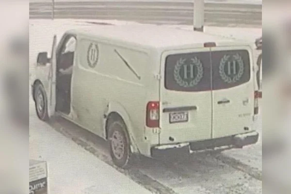 Van funerária furto EUA imagem de segurança