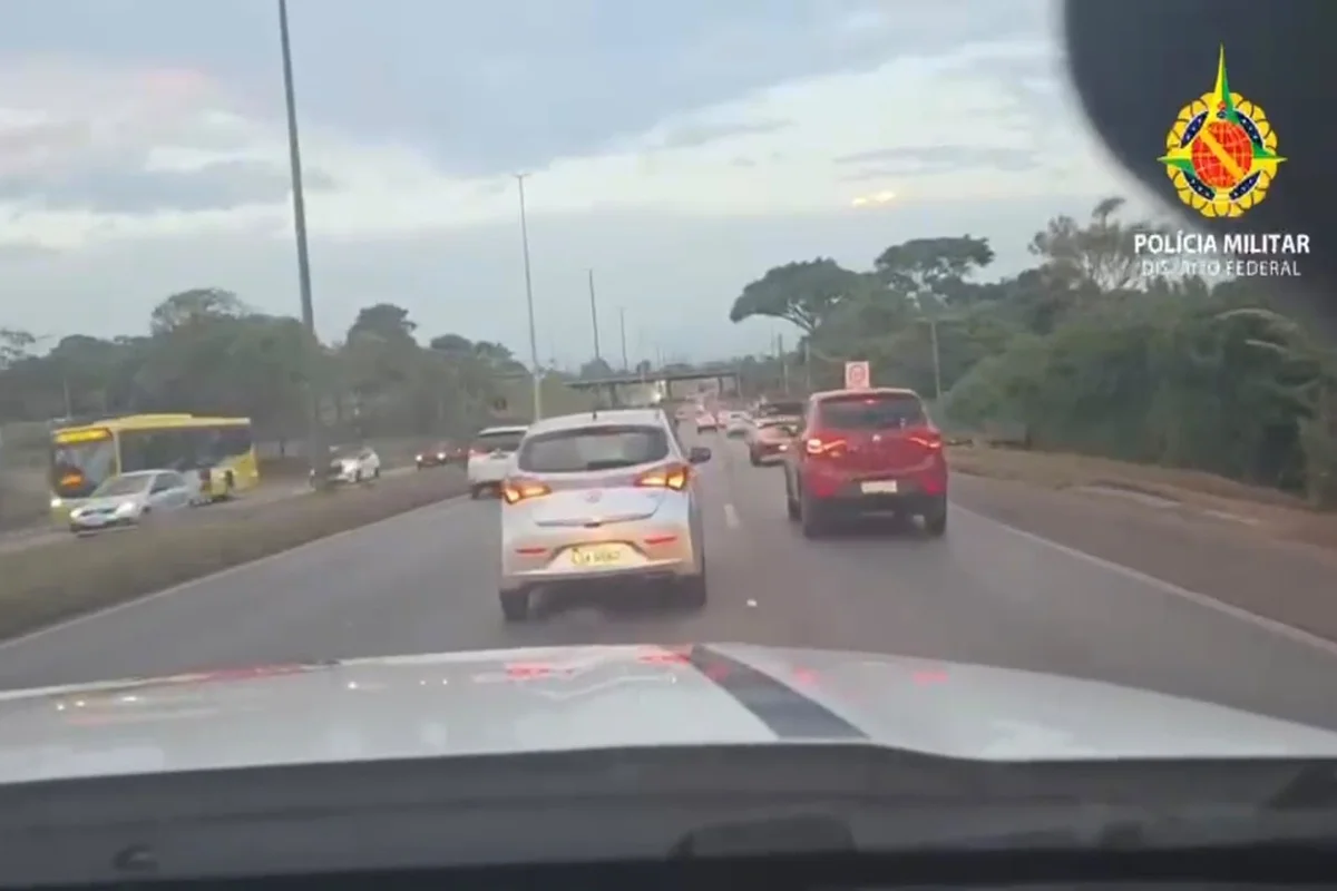 Perseguição de carro roubado com criança dentro termina no SIA