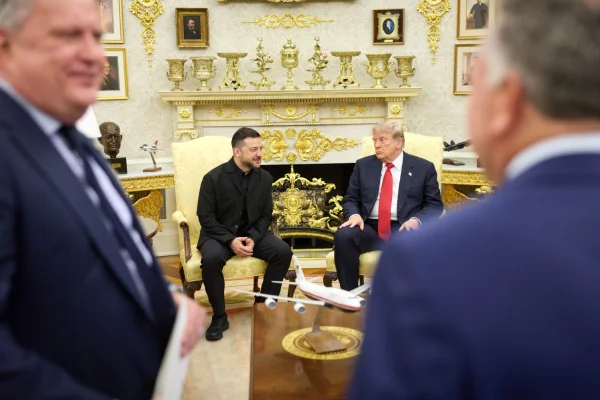 Zelensky e Trump discutem Patriots e retomada das negociações de paz - destaque galeria