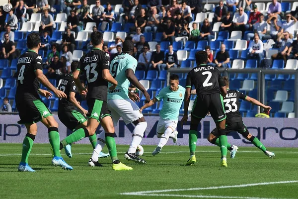 Em jogo de sete gols, Inter bate o Sassuolo e encosta na Juventus