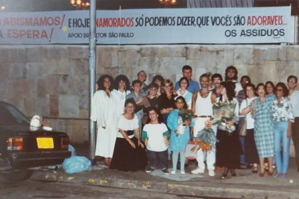 Lourdes Nogueira fez parte dos “Assíduos”, que estava no 1º ensaio realizado por Antonio Fagundes. Grupo chegou a estender faixa para o ator - Metrópoles