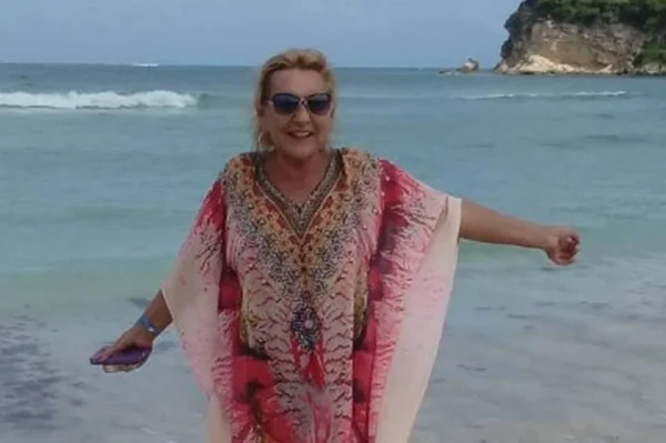 Vídeo mostra momento em que trator atropela idosa em praia de SP