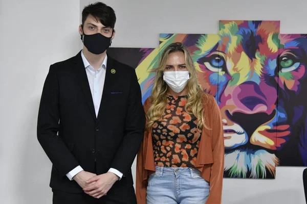 Filho 04 de Bolsonaro, Jair Renan visita Secretaria de Esporte do GDF
