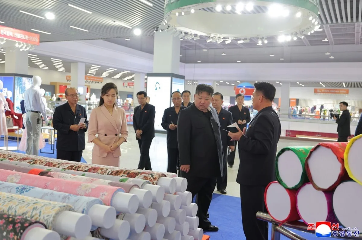 Kim vai a evento de moda na Coreia do Norte após boatos sobre sua morte - imagem 3 Kim vai a evento de moda na Coreia do Norte após boatos sobre sua morte - imagem 3