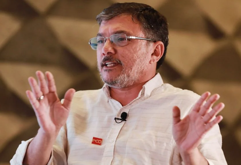 Renan Rosa de Arruda (PCO): “A Orla do Lago Paranoá é pública e, nesse sentido, toda ela deve ser de usufruto da população, com a criação de vias de acesso e de transporte, além de construções de parques, áreas de lazer, banheiros e outros equipamentos públicos que atraiam a população para aquela região” Renan Rosa de Arruda (PCO): “A Orla do Lago Paranoá é pública e, nesse sentido, toda ela deve ser de usufruto da população, com a criação de vias de acesso e de transporte, além de construções de parques, áreas de lazer, banheiros e outros equipamentos públicos que atraiam a população para aquela região”
