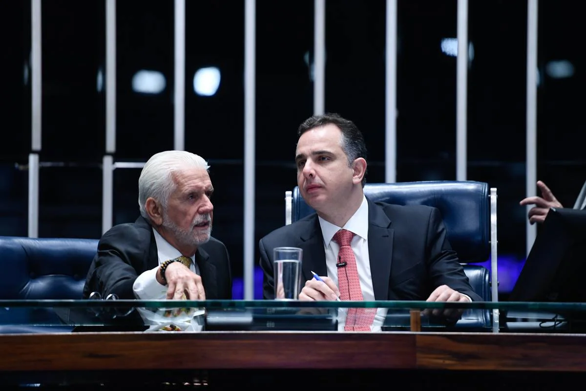O líder do governo Lula no Senado, Jaques Wagner (PT-BA), e o então presidente da Casa, Rodrigo Pacheco (PSD-MG) O líder do governo Lula no Senado, Jaques Wagner (PT-BA), e o então presidente da Casa, Rodrigo Pacheco (PSD-MG)