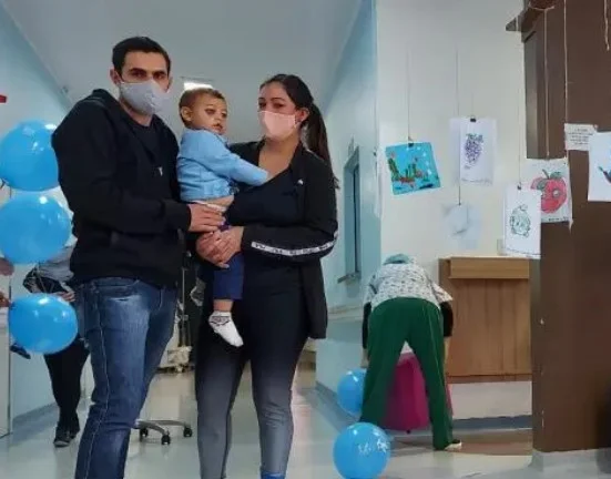 Bebê que sobreviveu a ataque em creche de SC recebe alta do hospital