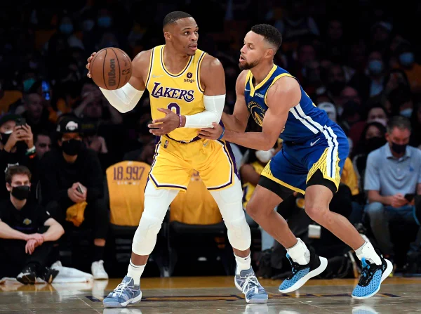 Steph Curry defende Russell Westbrook de críticas dos torcedores