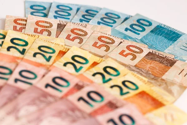Projeção para retração do PIB vai para 3,24% e recessão segue profunda