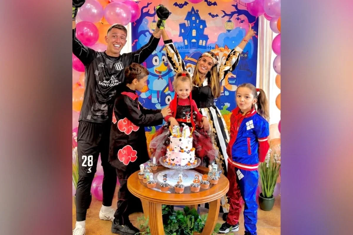 Fernando Muslera foi inserido na imagem usando o uniforme da Seleção Uruguaia Fernando Muslera foi inserido na imagem usando o uniforme da Seleção Uruguaia