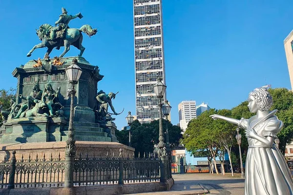 Estátua de Leopoldina chama a atenção para violência contra mulher