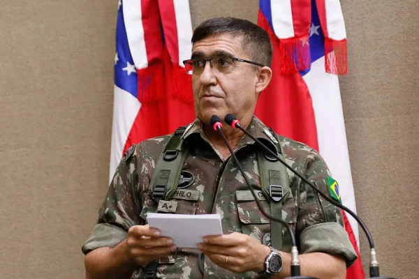 Foto colorida de general do Exército Estevam Theophilo