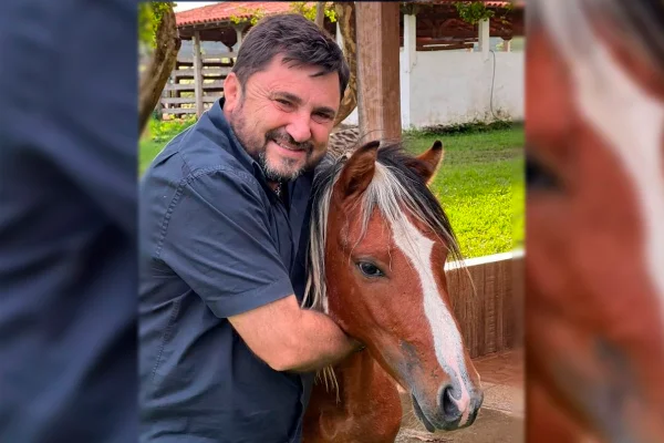 Foto colorida Juraci Tesoura de Ouro