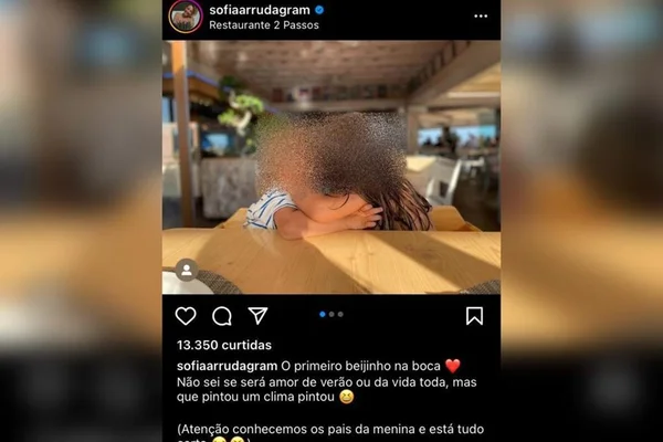 Atriz posta foto de filho de 3 anos beijando amiguinha e causa revolta