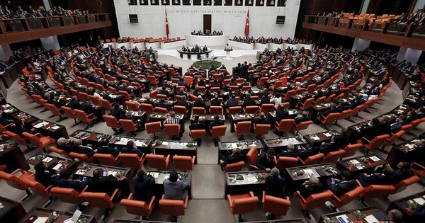 Turquia aprova Estado de Emergência após tentativa fracassada de golpe