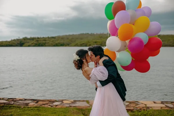 Clima de Disney: Camilla Amorim e Lucas Alagemovits ficam noivos
