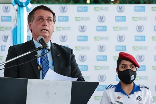 Prioridade a escolas cívico-militares reforça viés ideológico