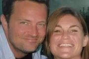 Irmã de Matthew Perry, Mia Perry Bowick revela experiência paranormal: "Atrás do meu ombro"
