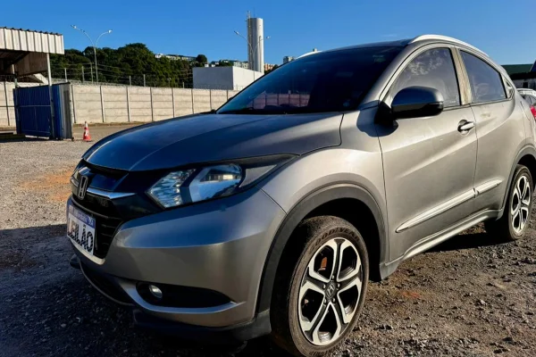 Carro prata para leilão - Metrópoles